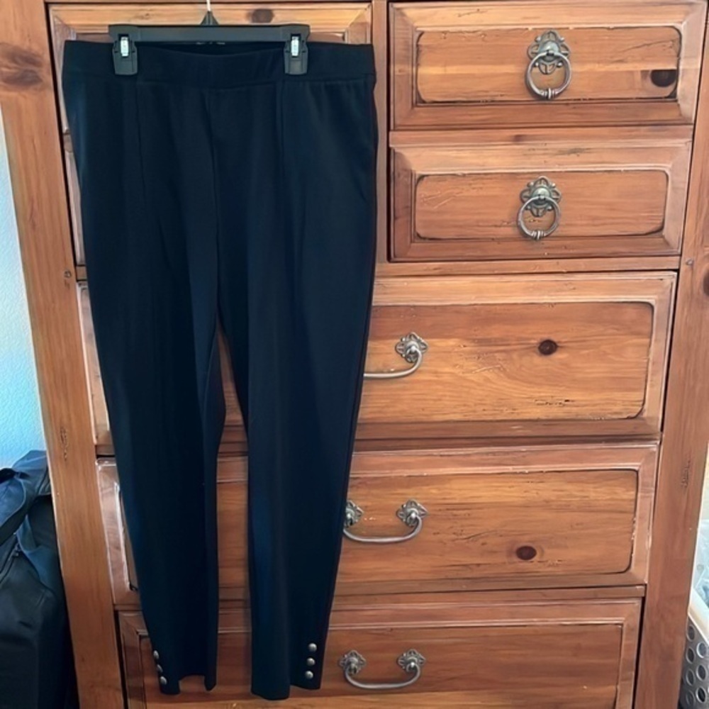 Talbots Women’s Black Ponte Leggings With Three Buttons at Bottom EUC